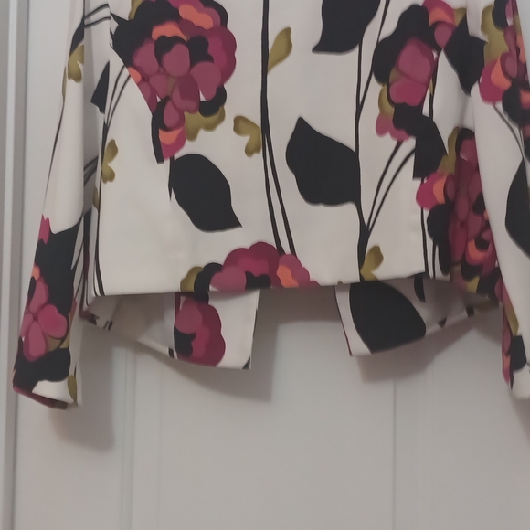 Dressbarn multi color 3/4 sleeve, polyester,  lined jacket. Size 16. - Picture 3 of 4